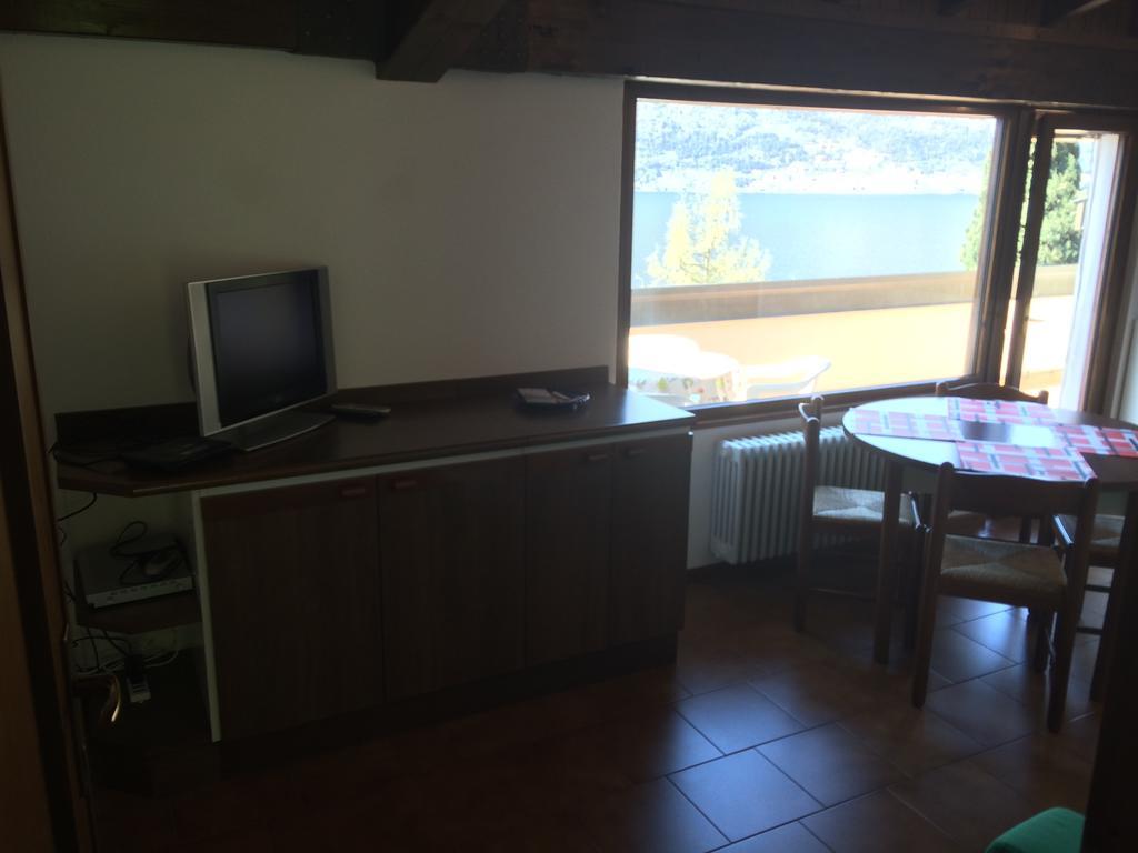 The Silence Holiday Apartment Lezzeno Zimmer foto