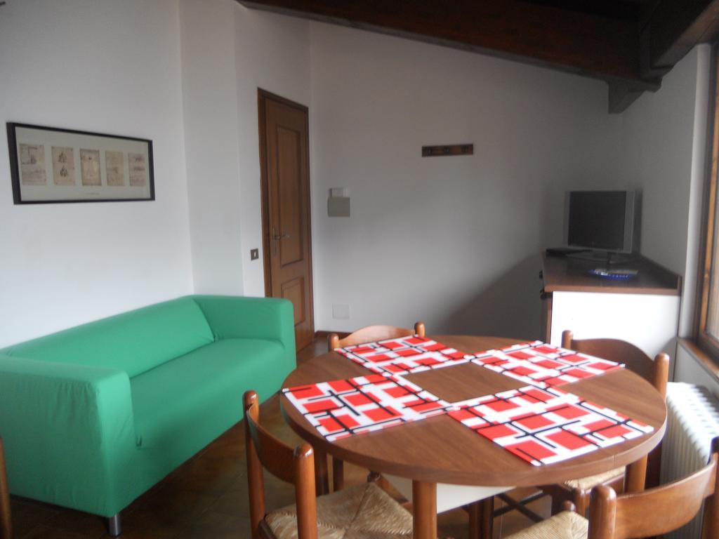The Silence Holiday Apartment Lezzeno Zimmer foto